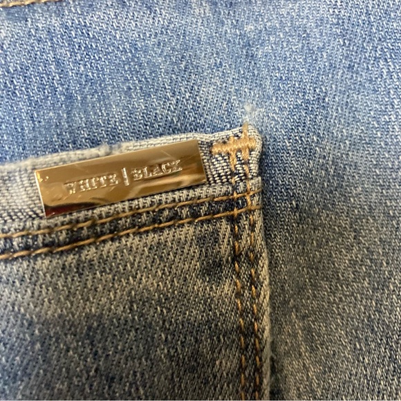 WHBM Jeans  The Girlfriend Distressed with Chains Accent Size 4 - Picture 4 of 7